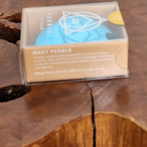 Seven7h Sense Botanical Therapy Pebble Lip Balm in Cream Puff - Picture 3 of 7